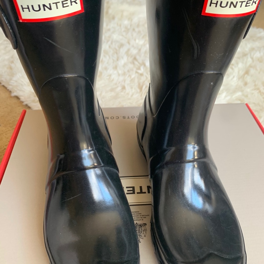 Short Black Gloss Hunter Rain Boots - Picture 2 of 9
